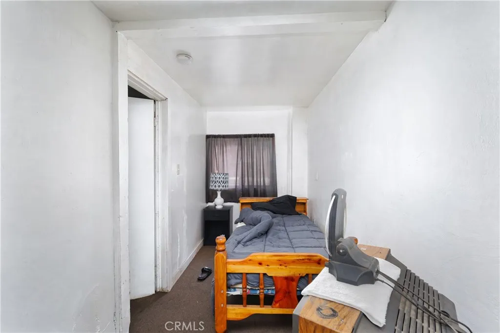 1323 W Jefferson Boulevard, Los Angeles, California 90007 home-pic-17